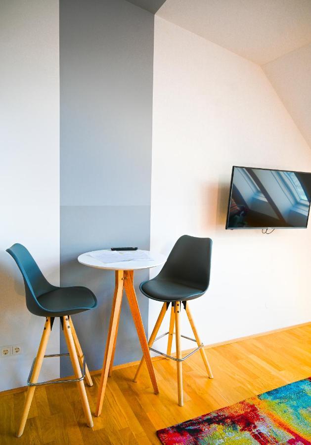 Backpacker Apartment Schoenbrunn Viena Exterior foto